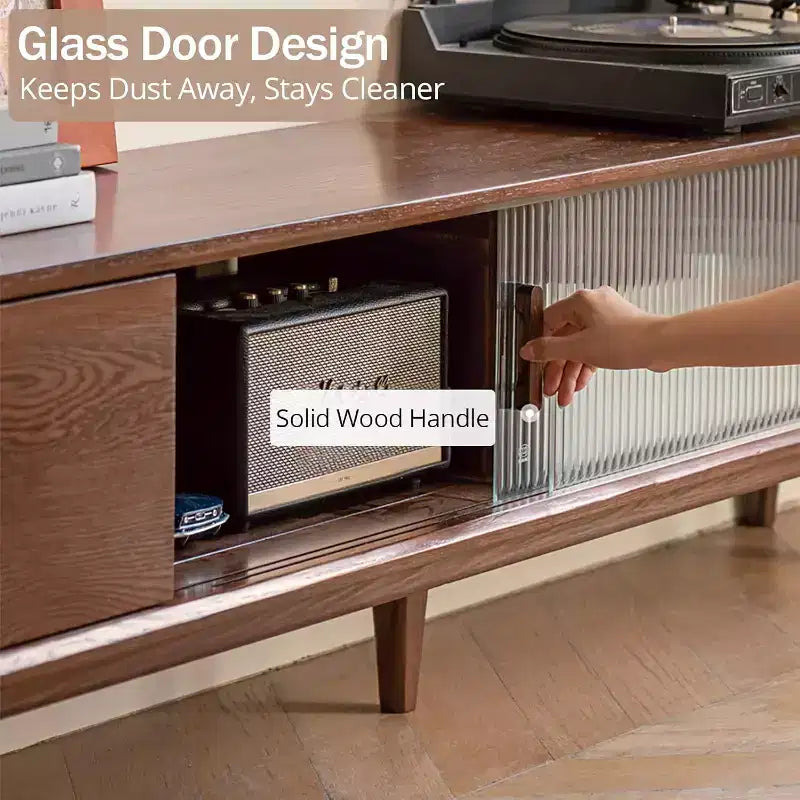Meuble TV en chêne rouge massif de qualité noyer avec deux tiroirs de rangement et portes en verre chinois, alliant style et fonction.